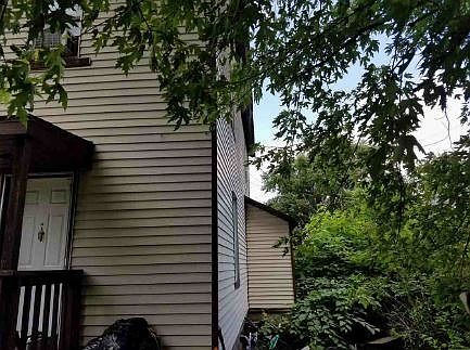 2nd image of 914 S Main St