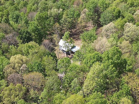 5th image of 9407 Bever Ridge Rd