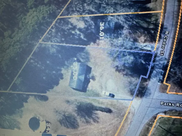 701 N Cedar St, Gleason, TN 38229