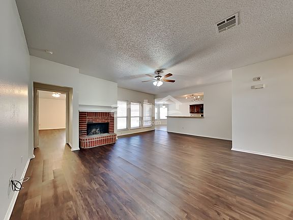 3rd image of 409 McMurtry Dr