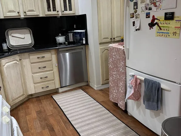 190 College Dr, Edison, NJ 08817