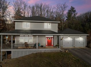 2414 Pine Hill Ct, Traverse City, MI 49686