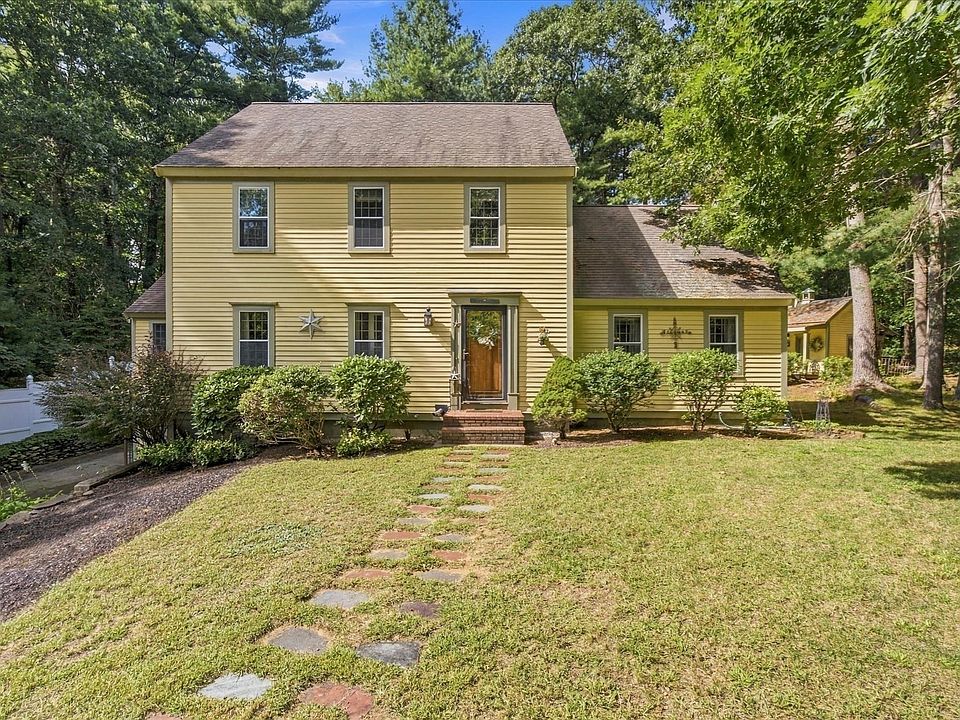 1st image of 7 Stony Brook Rd