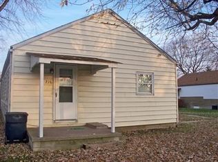 712 Edison Ln, Port Clinton, OH 43452