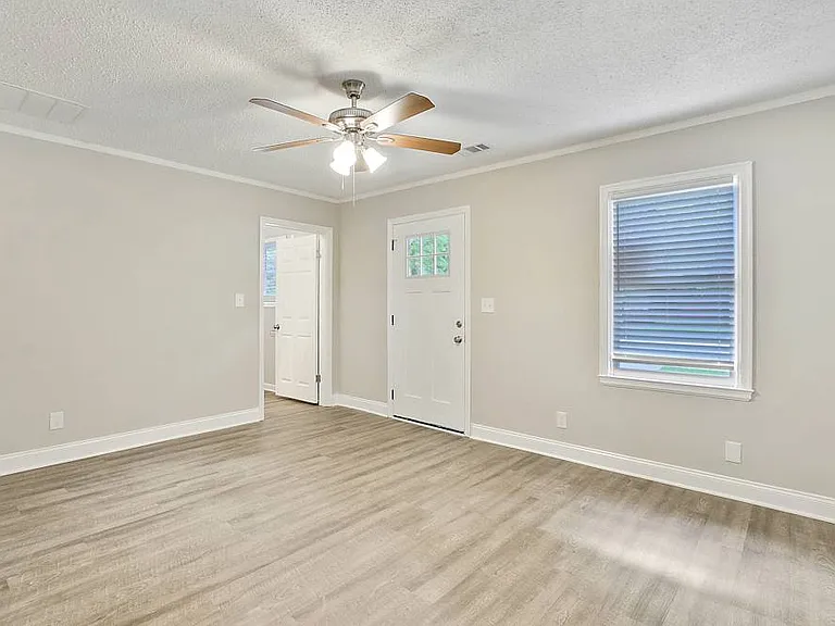 1372 E Forrest Ave — Photo 3
