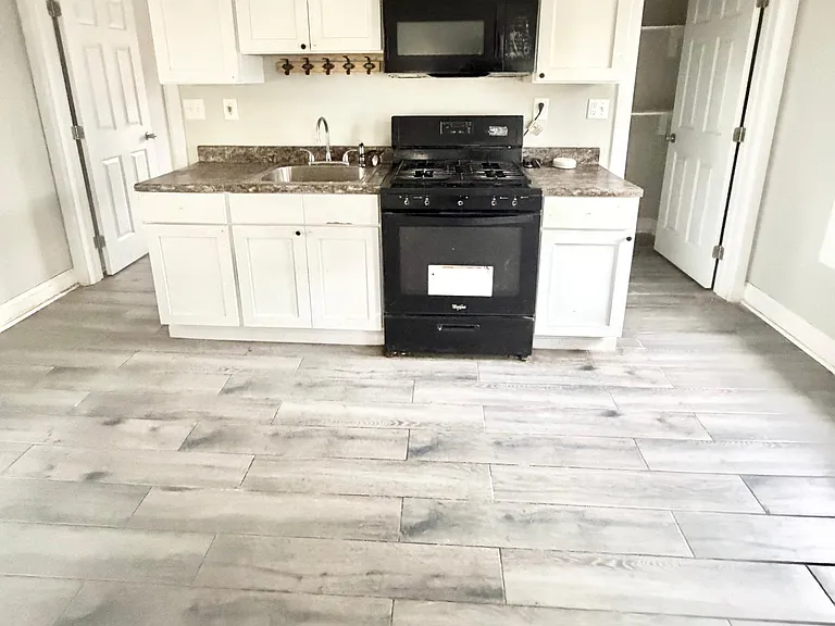 691 Elm St #2 — Photo 1