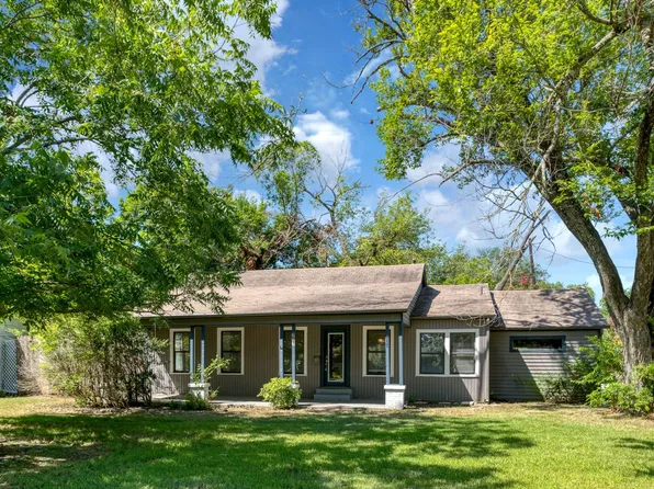 207 Hackberry St, Terrell, TX 75160