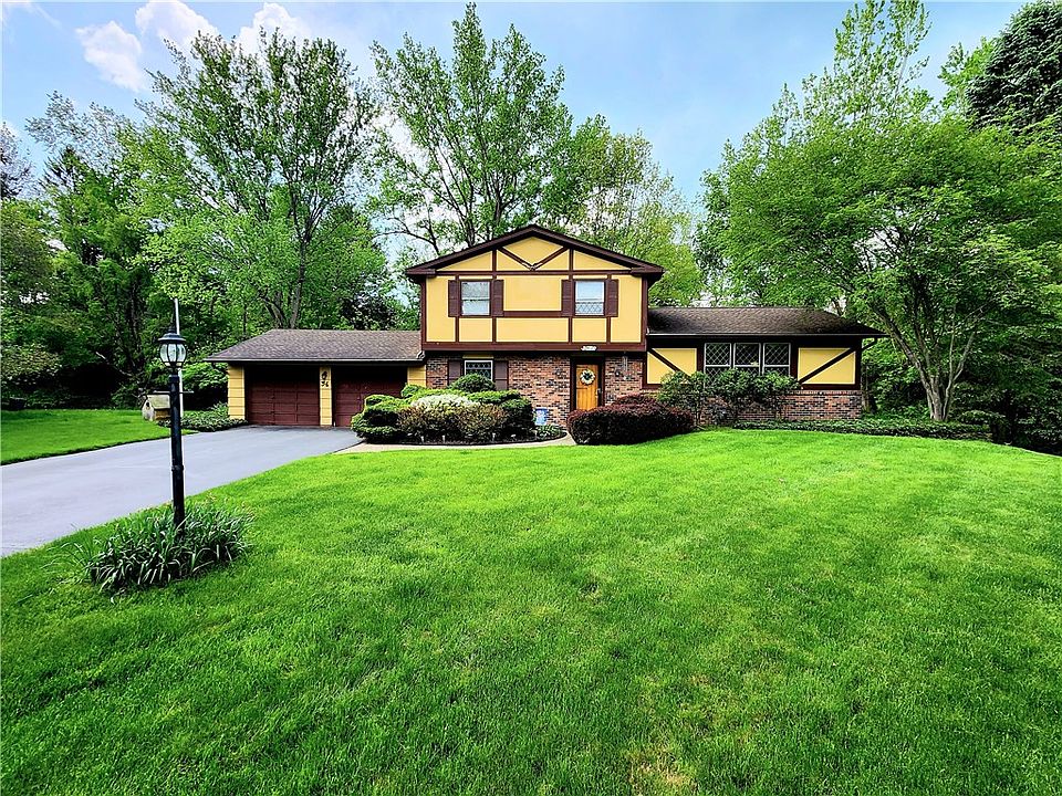 1st image of 36 Rollingwood Dr