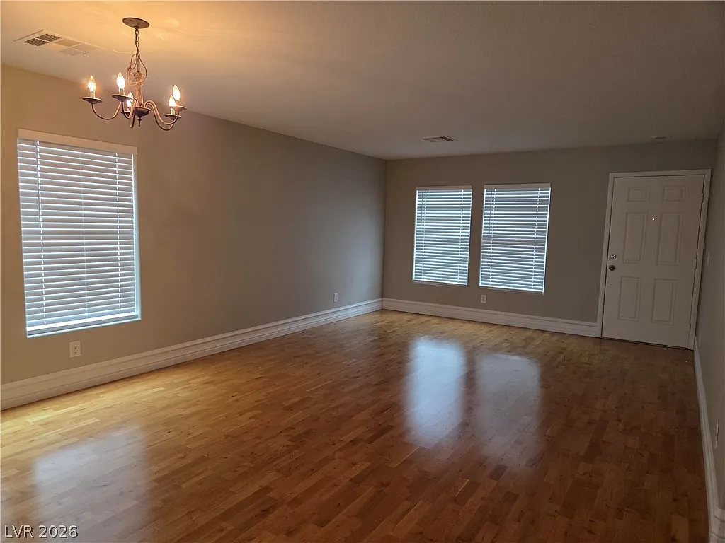 5 bed, 2.5 bath, 2784 sqft, $2,325 — Photo 4
