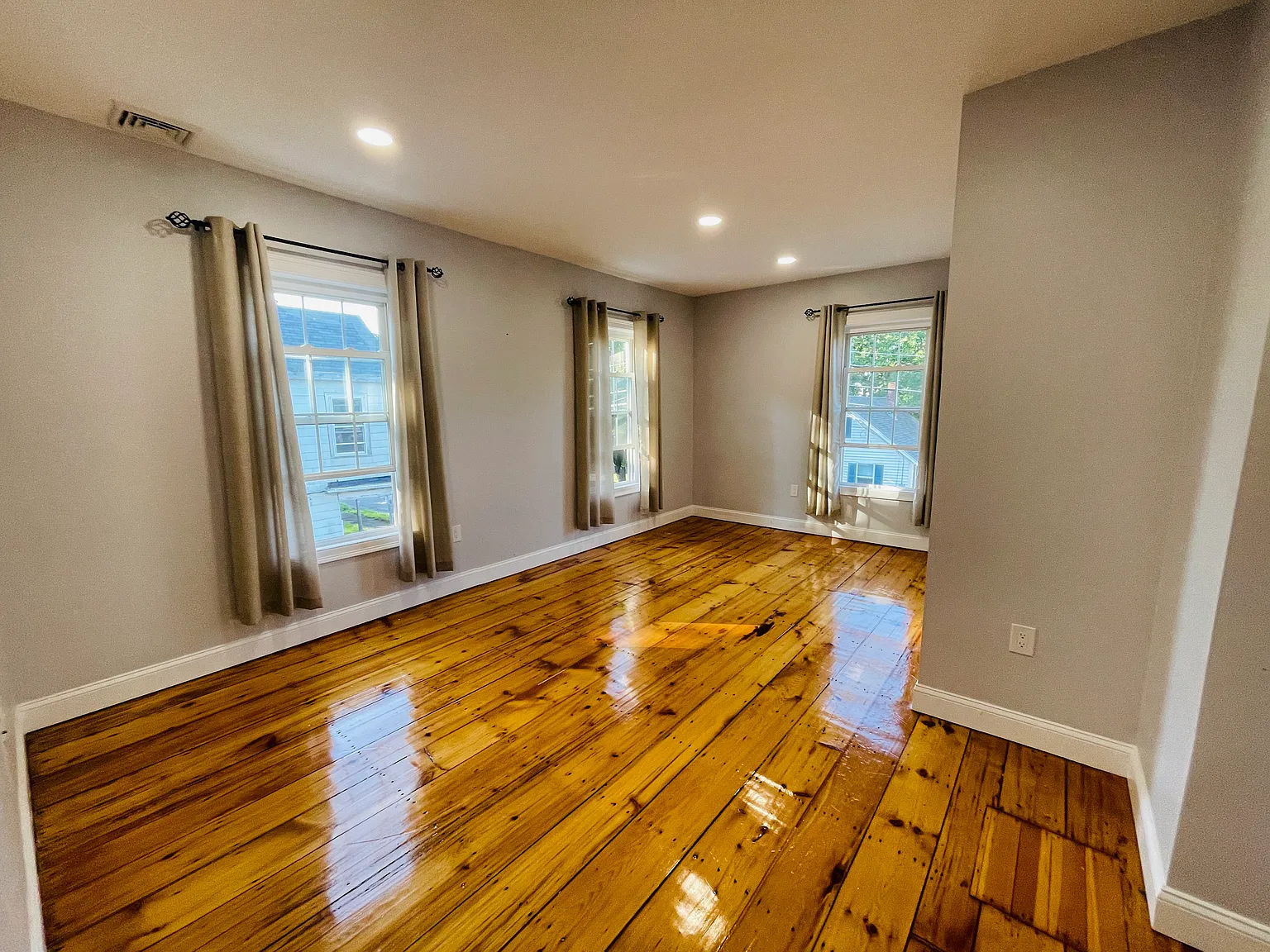 15 River St — Photo 3