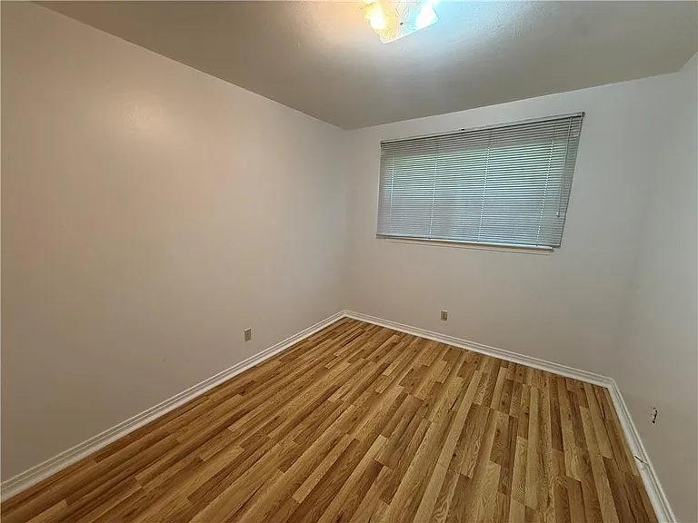 2308 Crestwood Cir — Photo 10