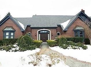 4593 Chelsea Ln, Bloomfield Hills, MI 48301