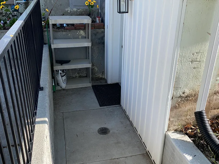 201 S Country Club Dr #BASEMENT — Photo 2