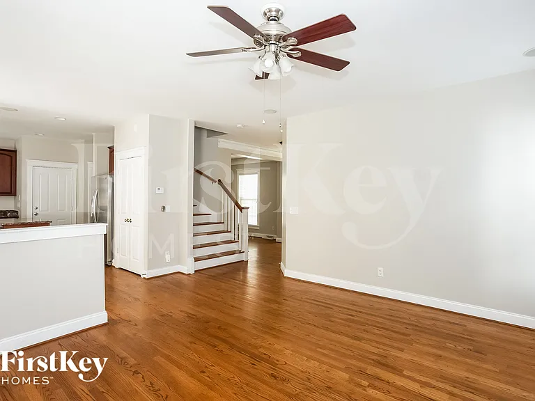 125 E Fenway Ave — Photo 5