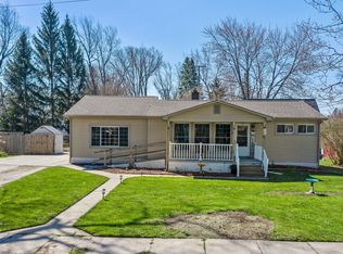 215 Maple St, Almont, MI 48003