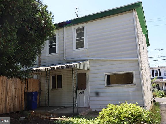 3rd image of 420 Cedar St