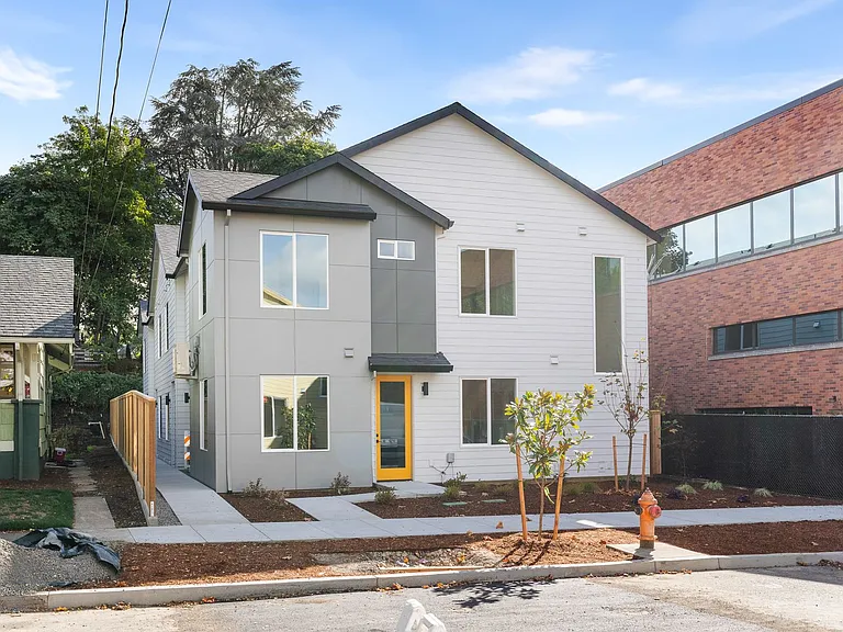 *1 Month Free Rent* A 2bd/2bath Modern Townhome In Portland's Vibrant Hollywood District — Photo 15