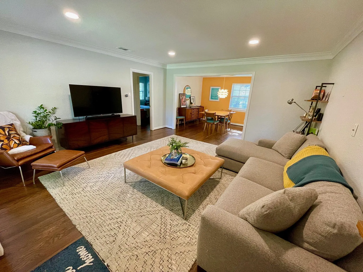 718 W Colorado Blvd — Photo 2