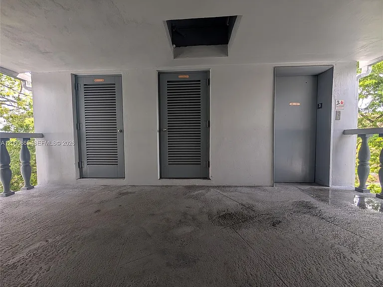 900 Tallwood Ave #305 — Photo 15