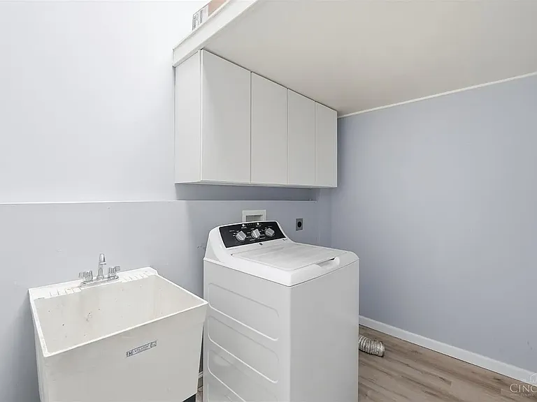 710 W Court St — Photo 26