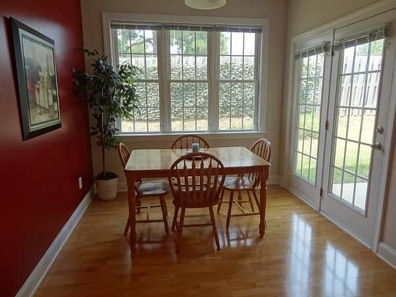 Kitchen Dining: 9.3 ft x 12 ft