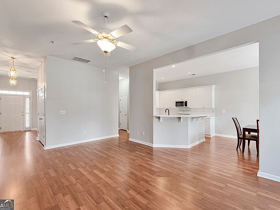 3rd image of 1531 Roxbury Pl