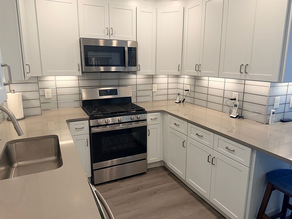 1st image of 8 Burnside St #2