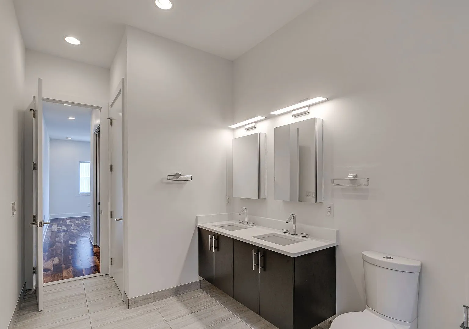 Northern Liberties Townhome with Parking — Photo 4