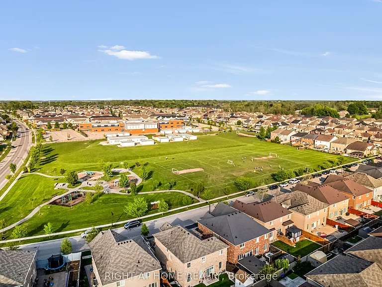 330 Gillespie Dr — Photo 7
