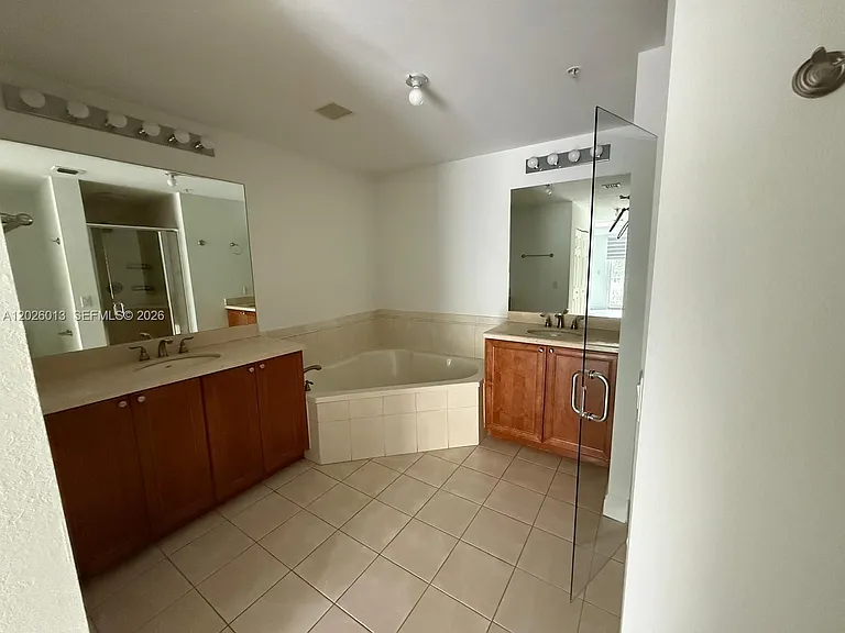 107 Mendoza Ave #201 — Photo 14