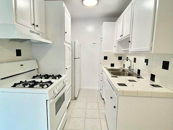 4th image of 1427 N Gardner St APT 7
