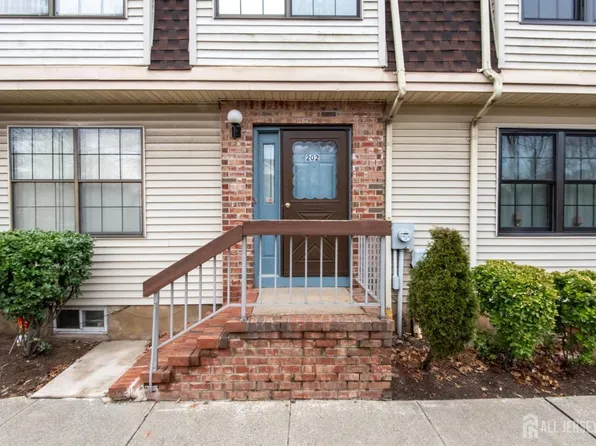 202 Hidden Village Dr, Perth Amboy, NJ 08861