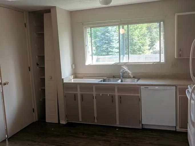 23 Longview Cres #1A — Photo 2