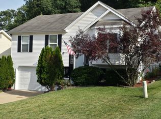 1064 Fenton Park Dr, Fenton, MO 63026
