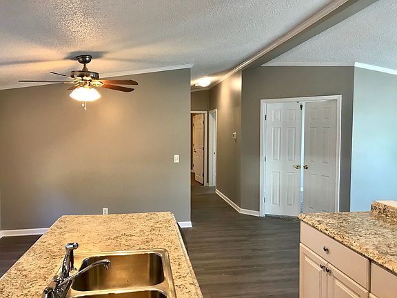 3rd image of 11885 Glen Cir