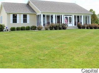 857 Blackburn Lake Dr, Winchester, IL 62694