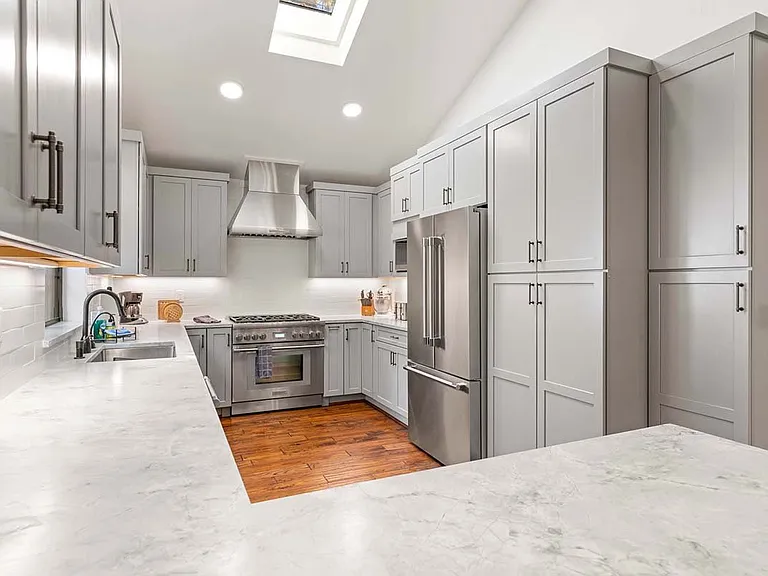 9833 Yacht St — Photo 17