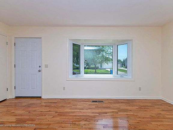 2nd image of 1306 S Briarfield Dr