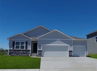 905 Bel Aire Ct, Waukee, IA 50263