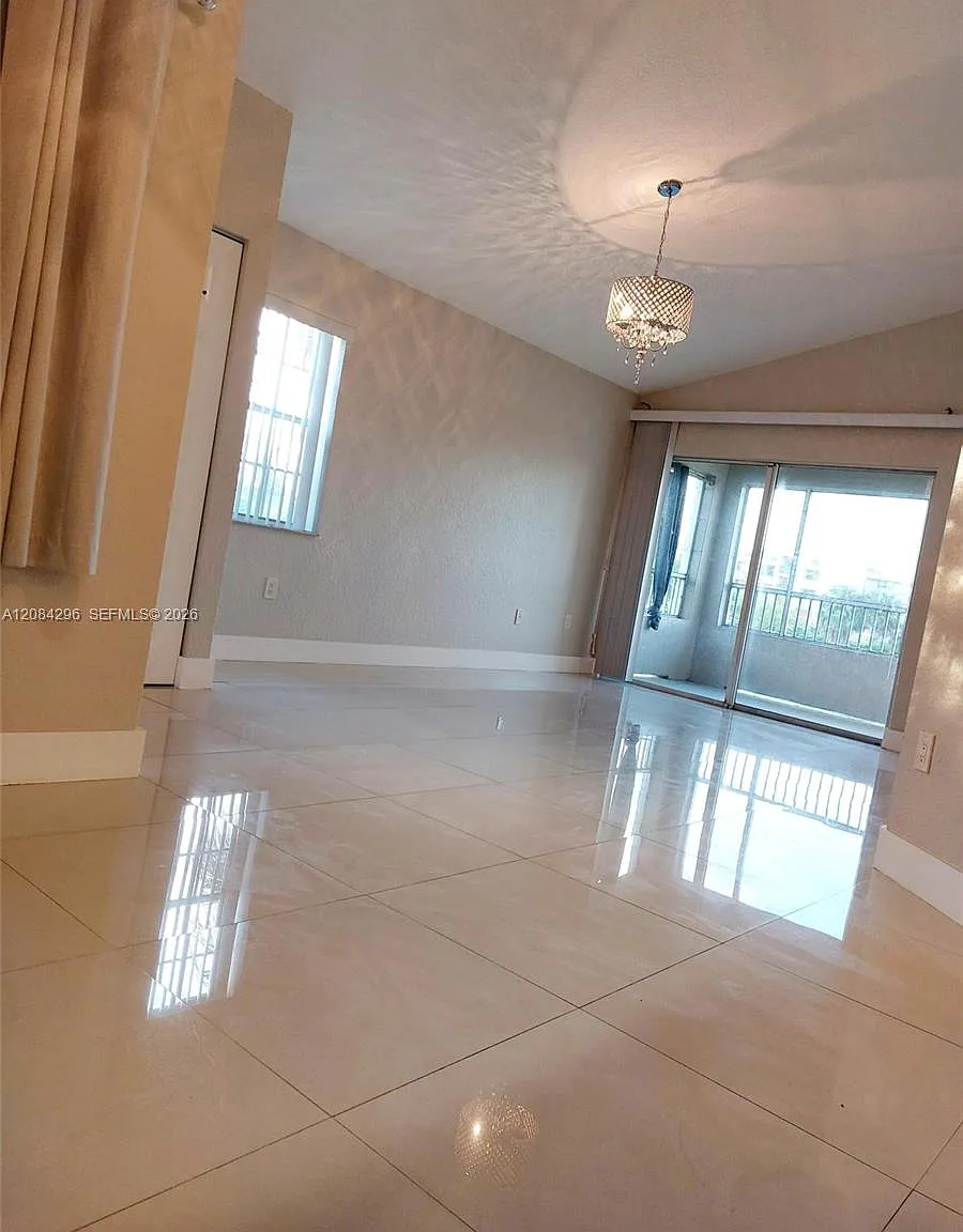 Lakeview Club Condo — Photo 4