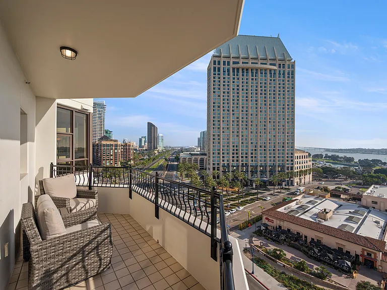 700 W Harbor Dr W #1204 — Photo 35