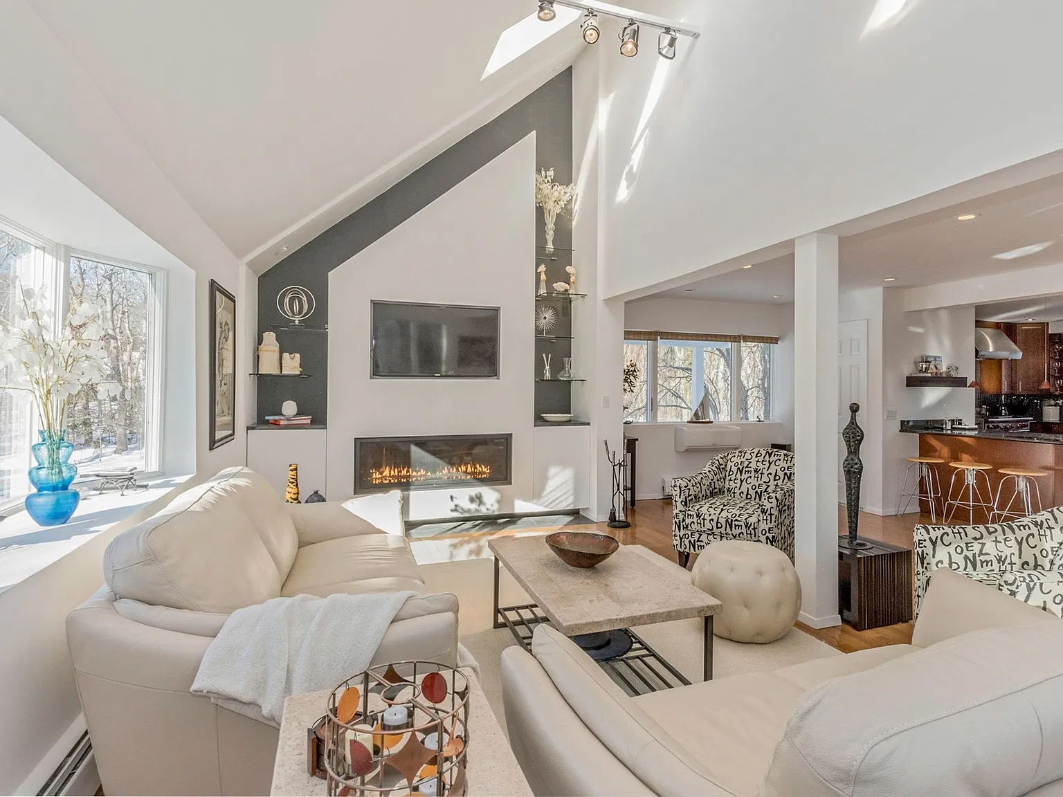 Contemporary Rental Close to Private Bay — Photo 3