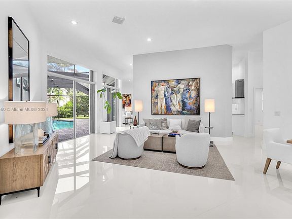 2nd image of 2554 Jardin Ln