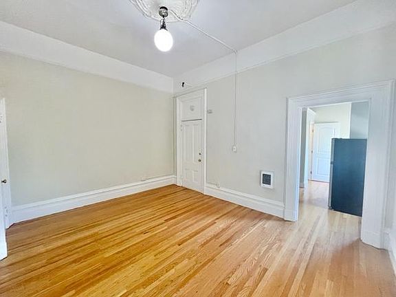 5th image of 996 Valencia St APT 7