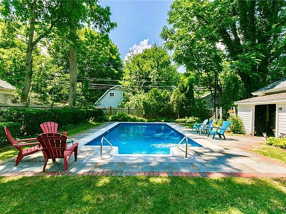 4th image of 106 Berkeley Dr