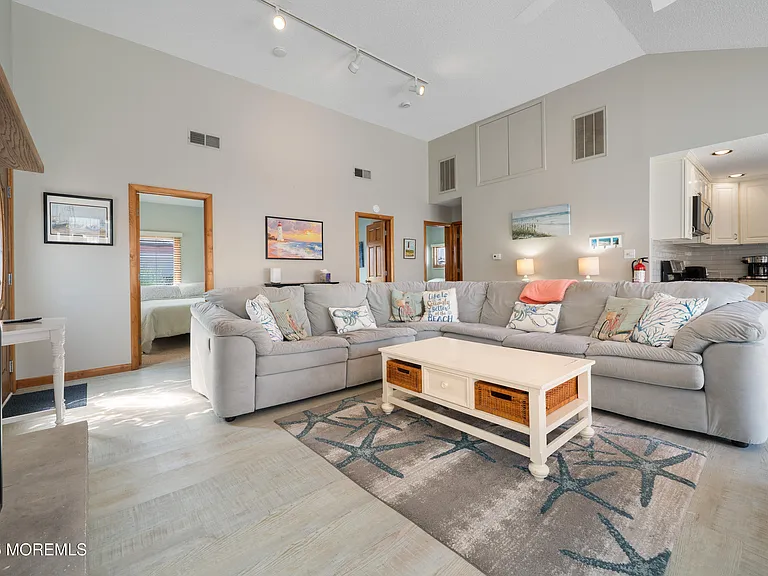 43 Florence Ln — Photo 11