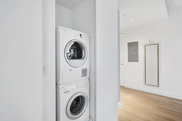 Rented by REZI | media 77