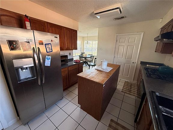 4th image of 10923 Chaucer St
