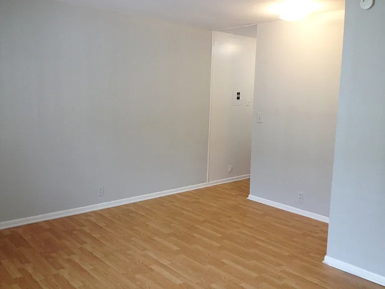 905 Greenwood Ave NE #4 — Photo 2