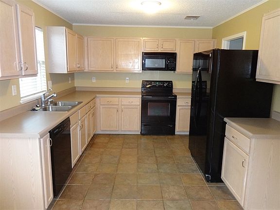 3rd image of 2313 Birch Dr